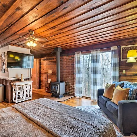 Cozy Tennessee Cabin Rental - 1 Mi To Lake